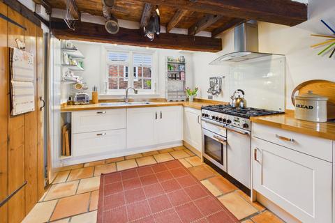 3 bedroom character property for sale, St. James Square, Wadhurst, TN5