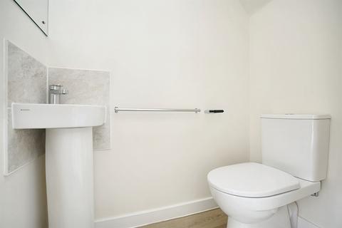 3 bedroom semi-detached house to rent, Lincoln Drive, NG4