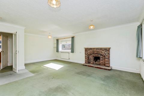 3 bedroom bungalow for sale, Little East Street, Billingshurst, West Sussex, RH14