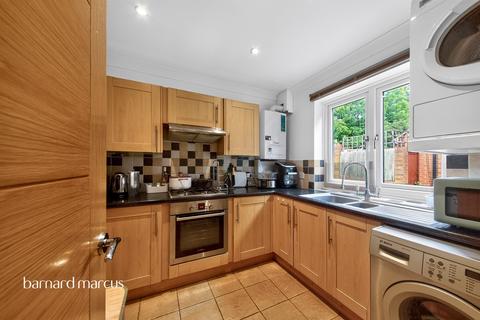 undefined, Avenue Road, London