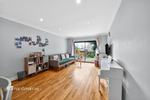 undefined, Avenue Road, London