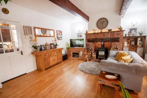 2 bedroom cottage for sale, Tottington Road, Bury BL8