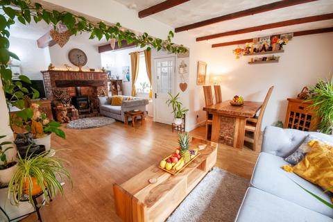2 bedroom cottage for sale, Tottington Road, Bury BL8