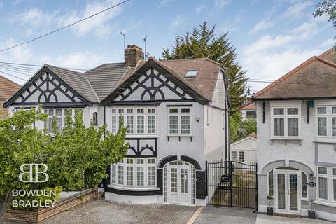 5 bedroom semi-detached house for sale, Abbotswood Gardens, Clayhall, IG5