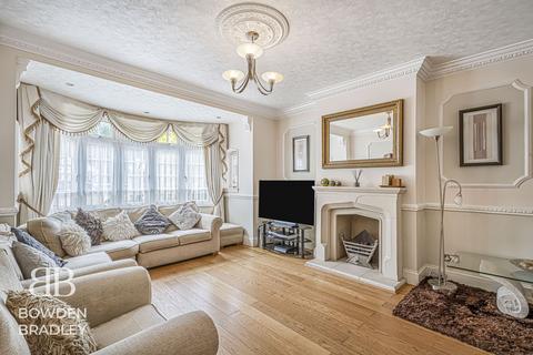 5 bedroom semi-detached house for sale, Abbotswood Gardens, Clayhall, IG5