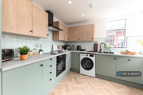 1 bedroom in a house share to rent, Heywood St, Bury, BL9