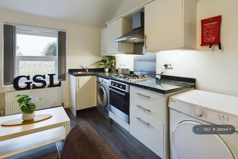 2 bedroom flat to rent, Weston Road, Gloucester, GL1