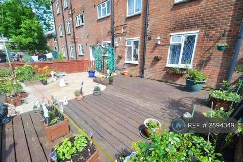 2 bedroom flat to rent, Woodcote Road, Southampton, SO17