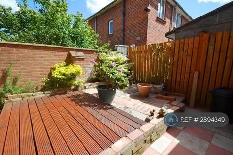 2 bedroom flat to rent, Woodcote Road, Southampton, SO17