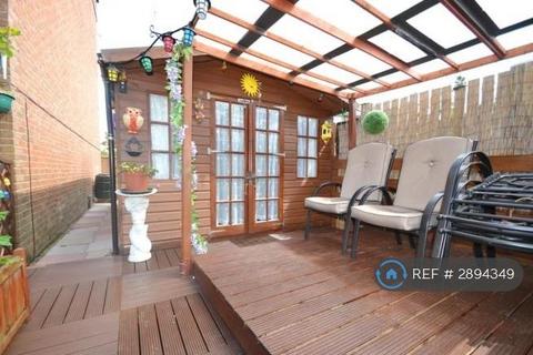 2 bedroom flat to rent, Woodcote Road, Southampton, SO17