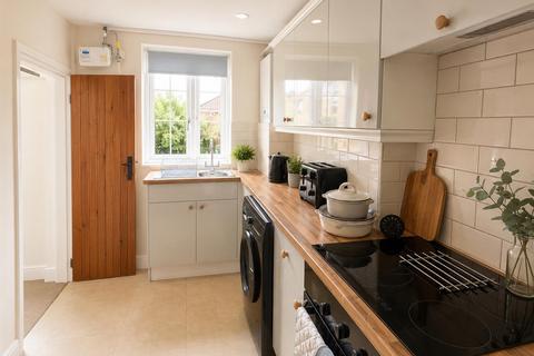 2 bedroom terraced house for sale, West Street, Wellingborough NN9