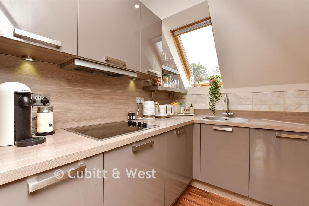 Kitchen / Lounge