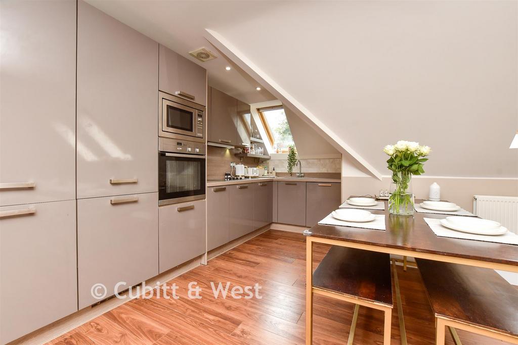 Kitchen / Lounge