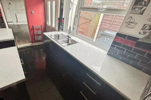 2 bedroom terraced house to rent, Adelaide Street, Brierley Hill, DY5 3HN