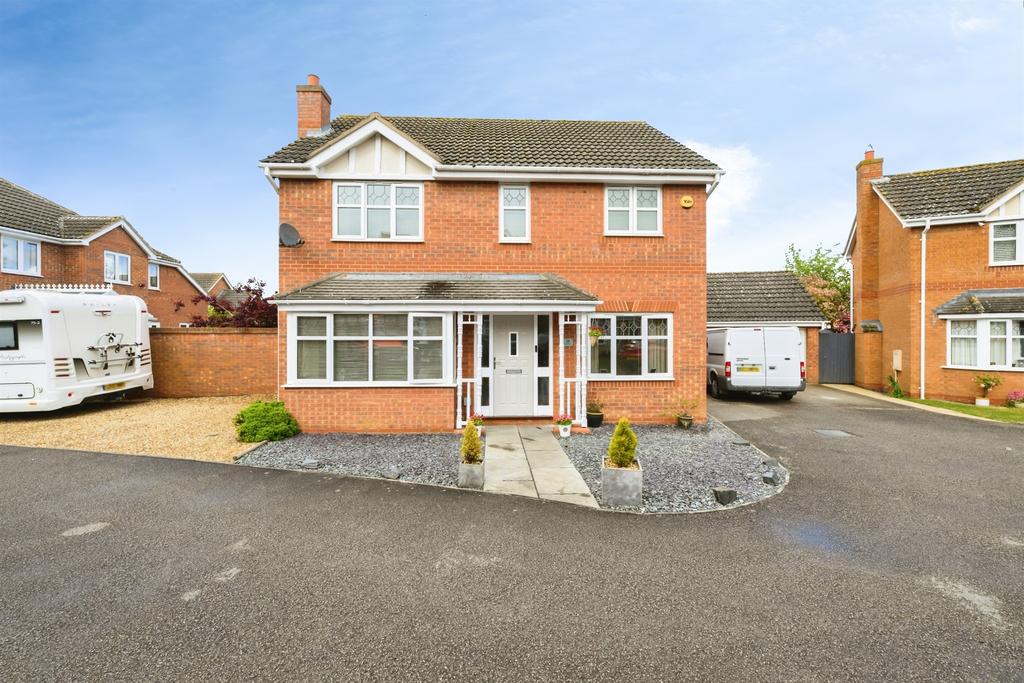 4 bedroom detached house for sale