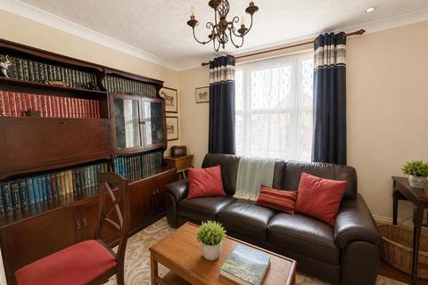 2 bedroom terraced house for sale, Manor Street, Wellingborough NN9