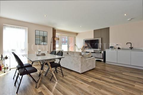 1 bedroom apartment for sale, High Street, Potters Bar, Herts, EN6