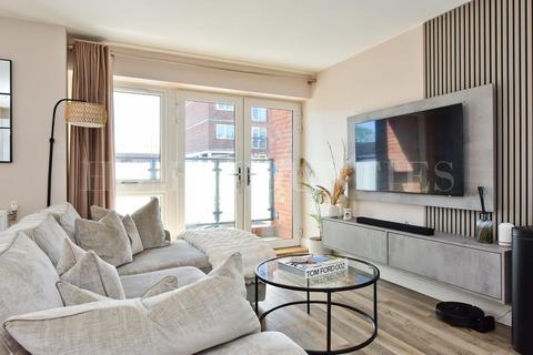 1 bedroom apartment for sale, High Street, Potters Bar, Herts, EN6