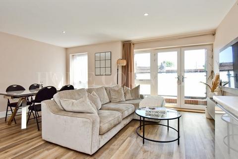 1 bedroom apartment for sale, High Street, Potters Bar, Herts, EN6
