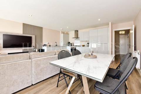 1 bedroom apartment for sale, High Street, Potters Bar, Herts, EN6