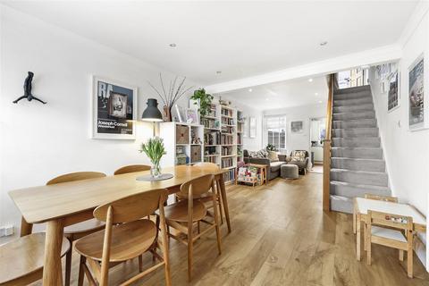 2 bedroom cottage for sale, Lindsey Street, Epping