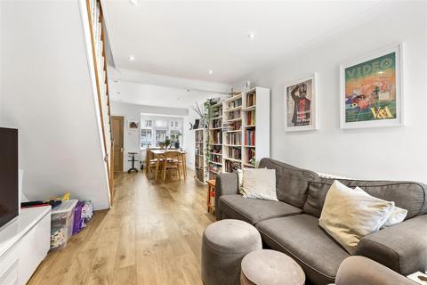 2 bedroom cottage for sale, Lindsey Street, Epping
