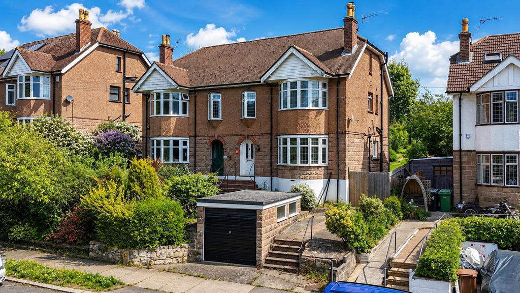 4 bedroom semi-detached house for sale in Hastings 4 bedroom semi-detached house for sale in Hastings