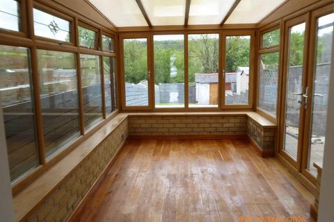 2 bedroom terraced house to rent, Victoria Rd, Ponthenri,