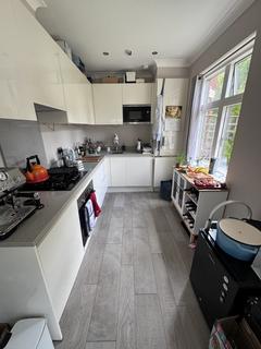 1 bedroom apartment to rent, Bath Road, Taplow