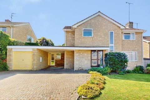4 bedroom detached house for sale, Foxgrove Drive
