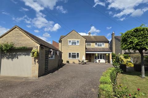 4 bedroom detached house for sale, Halls Lane, Brackley
