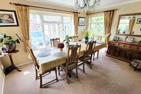 4 bedroom detached house for sale, Halls Lane, Brackley