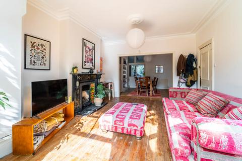 1 bedroom ground floor flat for sale, Alexandra Park Road, Muswell Hill N10