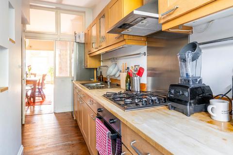 1 bedroom ground floor flat for sale, Alexandra Park Road, Muswell Hill N10