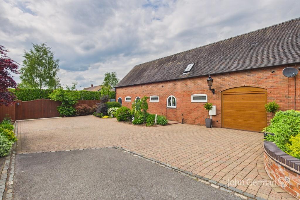 Castrum Court, Rocester 5 bed barn conversion for sale - £595,000