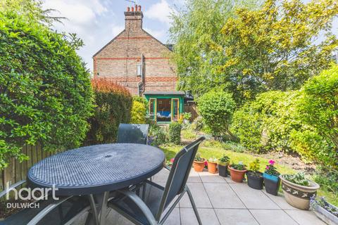 2 bedroom flat for sale, Lordship Lane, London