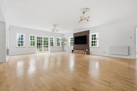 4 bedroom detached house to rent, Wellington Avenue, Virginia Water, GU25
