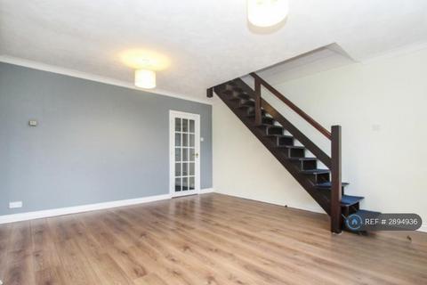 2 bedroom flat to rent, Market Avenue, Wickford, SS12