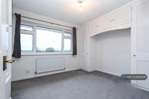 2 bedroom flat to rent, Market Avenue, Wickford, SS12