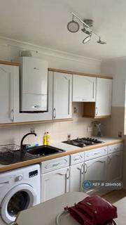 2 bedroom flat to rent, Market Avenue, Wickford, SS12