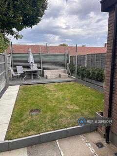 1 bedroom in a house share to rent, Davington Road, Dagenham, RM8