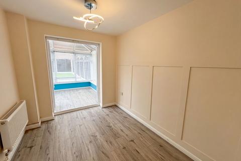 4 bedroom detached house to rent, Canalside, Longford, CV6