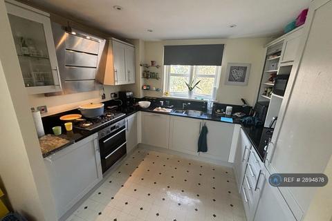 3 bed flat/apartment for rent in Caroline Way, Eastbourne, BN23