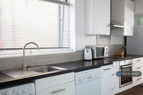 3 bedroom semi-detached house to rent, Rudyard Grove, London, NW7