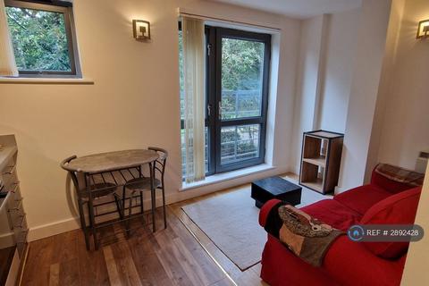 Studio to rent, Collier Street, Manchester, M3