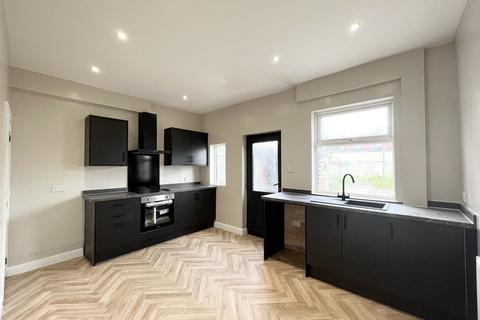 2 bedroom terraced house to rent, Platt Street, Leigh