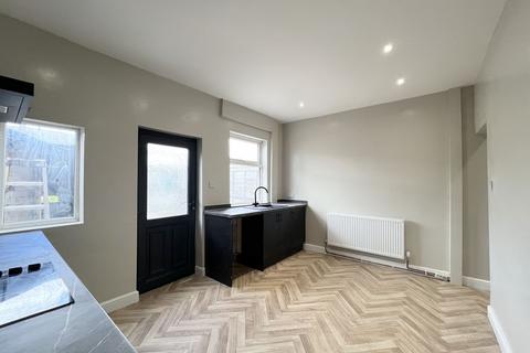 2 bedroom terraced house to rent, Platt Street, Leigh