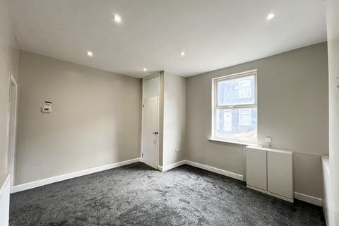 2 bedroom terraced house to rent, Platt Street, Leigh