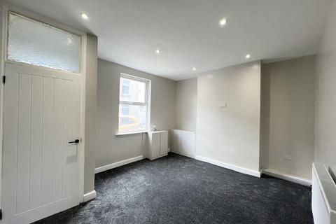 2 bedroom terraced house to rent, Platt Street, Leigh