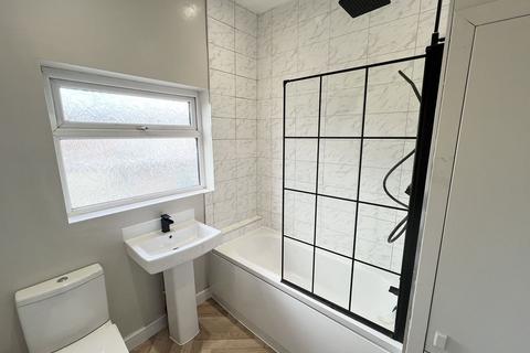 2 bedroom terraced house to rent, Platt Street, Leigh